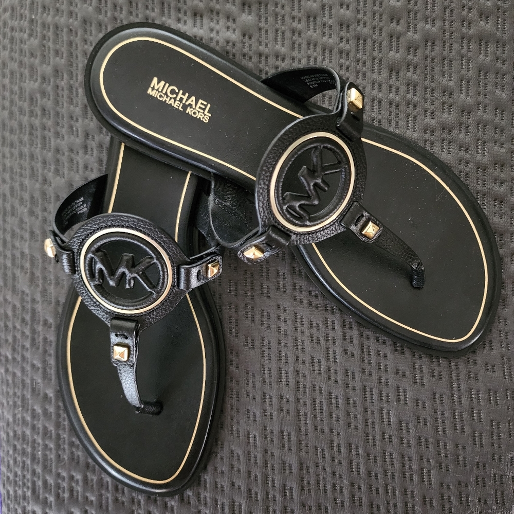 BRAND NEW - MK Aubrey sandals